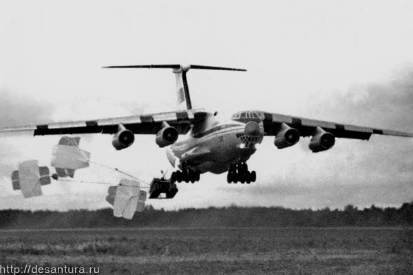 Десантирование БМД-1 с системой маловысотного десантирования П-219