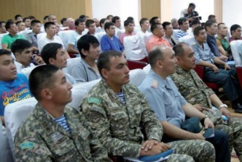 Продолжается агитационная кампания по вербовке на воинскую службу в ВС РК по контракту