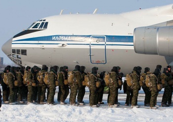 Курсанты Новосибирского высшего военного командного училища (ВВКУ) впервые за два года совершили прыжки с парашютом из самолета Ил-76