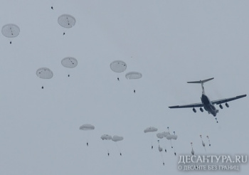 В ходе российско-египетского учения десантники совершили прыжки с парашютом