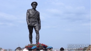 Памятник одному из родоначальников ВДВ установили в Приднестровье