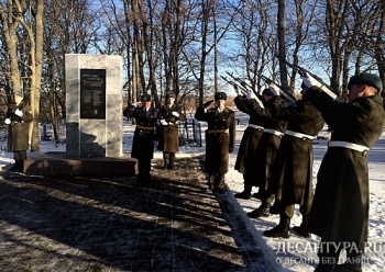 Военнослужащие гвардейского десантно-штурмового соединения ВДВ почтили память парашютистов 31-го авиадесантного полка, погибших при освобождении Новороссийска в 1943 г.