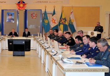 Президент Казахстана провел оперативно-стратегическое совещание по укреплению обороноспособности страны