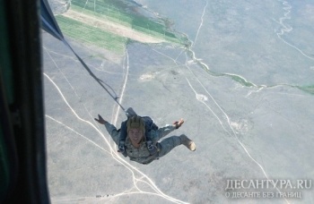 Казахстанские десантники успешно освоили новую парашютную систему «Беркут»