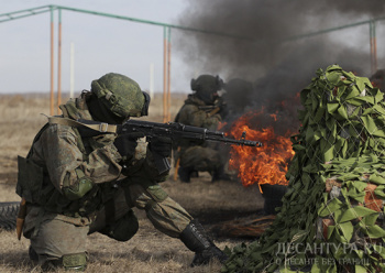 Спецназ ЦВО провел тренировку на огненно-штурмовой полосе