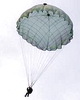 Курсанты учебного центра по подготовке младших специалистов разведки ЦВО совершают прыжки с парашютом