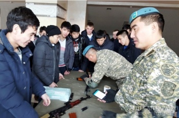 Казахстанские десантники организовали показательные выступления и выставку вооружения для финалистов игры  «World of Tanks»