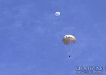 Суворовцы из Уссурийска выполнили первые прыжки с парашютом