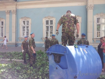 К ликвидации последствий урагана в Одессе привлекли военных