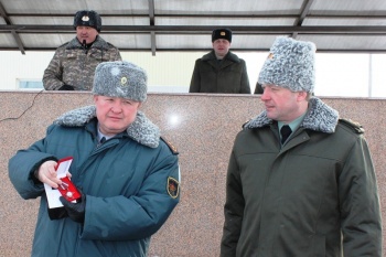 Главком Сухопутных войск ВС РК награжден десантным знаком отличия