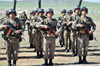 Министр обороны РК посетил 37-ю десантно-штурмовую бригаду