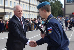 Первокурсники Рязанского высшего воздушно-десантного командного училища приняли военную присягу