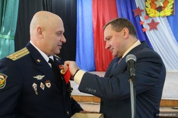 Глава Пскова вручил памятные медали офицерам ВДВ и армейского спецназа
