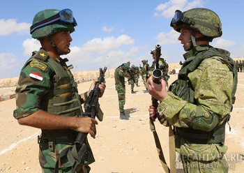 Египетские десантники опробуют российскую боевую экипировку «Ратник» в ходе учения «Защитники дружбы-2017»
