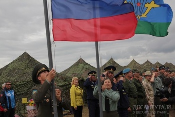 В Пскове начался Чемпионат Вооруженных сил РФ по парашютному спорту