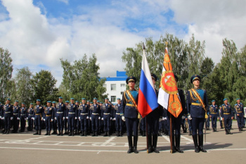 Накануне 90-й годовщины образования Воздушно-десантных войск Георгиевское знамя вручено Центру управления Командования ВДВ