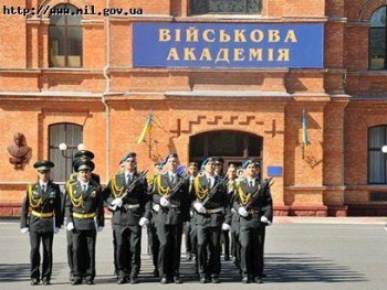 Командующий ВДВ Вооруженных Сил Украины ознакомился с условиями подготовки курсантов в Военной академии в Одессе