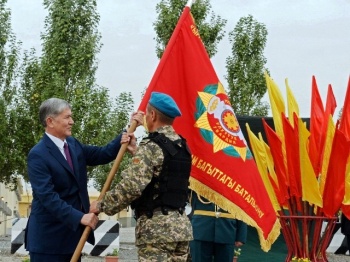 Войсковой части 708 Нацгвардии Кыргызстана вручено Боевое знамя