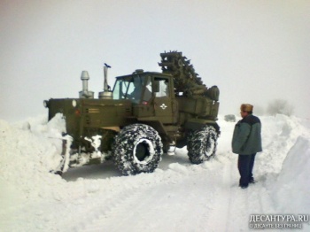 Военнослужащие Высокомобильные десантных войск освобождают от снега населенные пункты на юге Одесщины