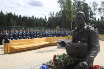 В парке "Патриот" открыли памятник генералу армии В.Ф.Маргелову и сквер “Аллея Дяди Васи”