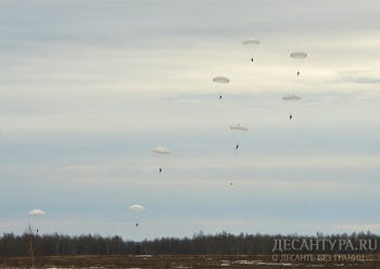 Военнослужащие ВДВ десантировались на незнакомую площадку полигона Тоцкое в Оренбургской области