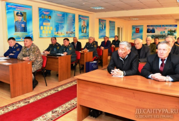 Командующий ДШВ ВС РК принял участие во встрече министра обороны с ветеранами