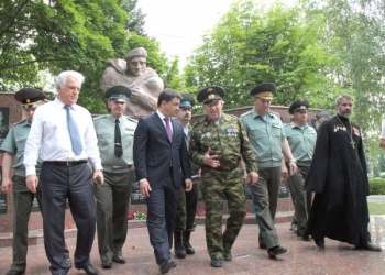 Глава региона посетил с рабочим визитом полк ВДВ в Кубинке