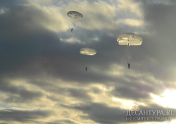 Военнослужащие СФ в завершившемся учебном году выполнили около 5 тысяч парашютных прыжков