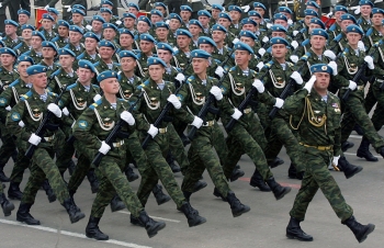 Российские десантники убывают в Киев для участия в параде.
