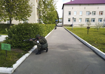 Ивановские десантники отразили нападение условных террористов на воинскую часть