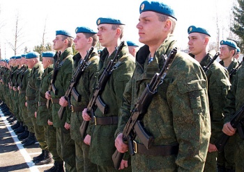 Военнослужащие 45-го отдельного гвардейского полка специального назначения ВДВ отмечают свой профессиональный праздник