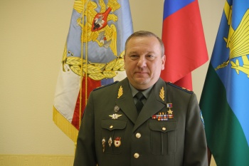 В.Путин поздравил командующего ВДВ В. Шаманова с 55-летием