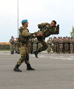 День государственных символов Казахстана в 36 десантно-штурмовой бригаде.
Показательное выступление разведроты.