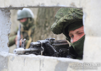 На базе бригады спецназа ЗВО прошла совместная тренировка разведчиков и силовиков