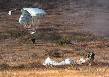 Военнослужащие бригады спецназа ЮВО совершили 17 тысяч прыжков с парашютом