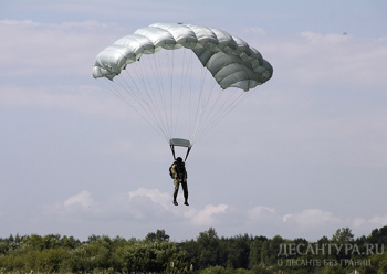 Спецназ ЮВО в ходе учения десантировался на парашютах «Арбалет-2» в тыл условного противника