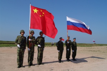 Российские десантники принимают делегацию Народно-освободительной армии Китая