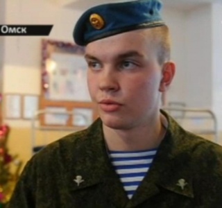 Омский десантник, спасавший людей после взрыва, награжден медалью