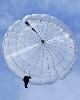 Военнослужащие 201-й российской военной базы выполнили прыжки с парашютом