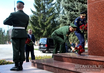 Министр обороны России генерал армии Сергей Шойгу посетил полк специального назначения ВДВ и Рязанское ВВДКУ