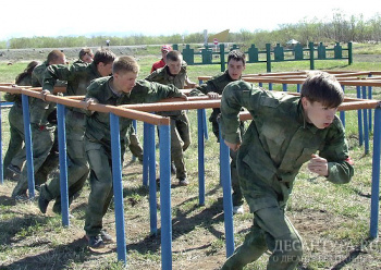 Военнослужащие 56-й десантно-штурмовой бригады провели занятия в детском лагере отдыха
