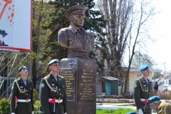 В Таганроге открыли бюст Герою Советского Союза Василию Маргелову