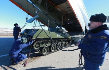 Российские десантники прибыли в Таджикистан для участия в учении