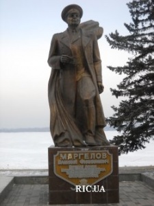 Днепропетровские десантники отремонтируют памятник В. Маргелову за свой счет