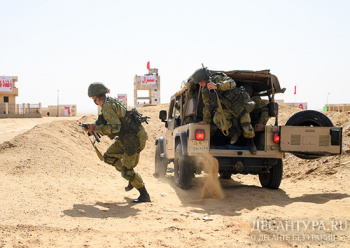 Военнослужащие ВДВ России и ПДВ Египта провели тренировку по захвату мобильного патруля