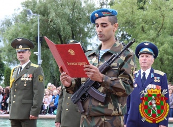 На площади Победы Витебска состоялся ритуал принятия Военной присяги военнослужащими нового пополнения 103‑й гв. ОМоБр