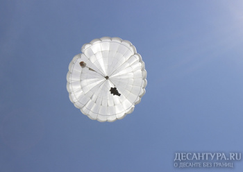 Разведчики ЗВО совершили более 1,5 тыс. прыжков с парашютом в ходе полевых сборов