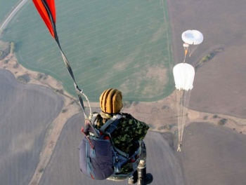 Хмельницкие спецназовцы выполнили программу воздушно-десантной подготовки 2013 на 115%