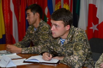 Миротворцы Десантно-штурмовых войск Казахстана проходят подготовку по курсу штабных офицеров ООН