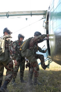 Бойцы спецназа «Фулджер» возобновили прыжки с парашютом